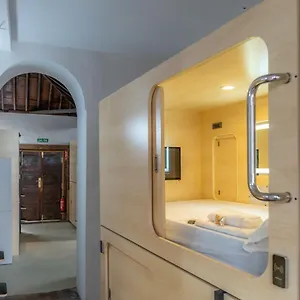Bed & Breakfast Hostelit, Capsule